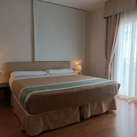 La Luna Blanca Готель Торремолінос