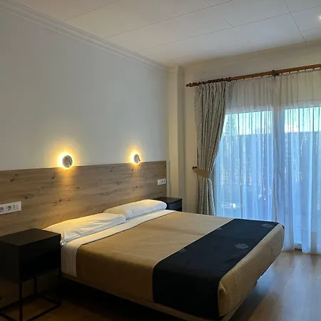 Готель La Luna Blanca 2*